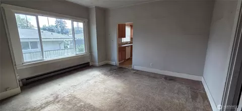 Living - 1512 Rainier Ave, Everett, WA 98201 photo 2 of 2