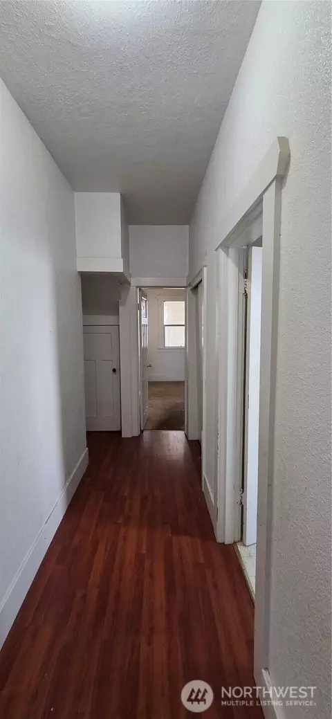 Entry Way - 1512 Rainier Ave, Everett, WA 98201 photo 3 of 3