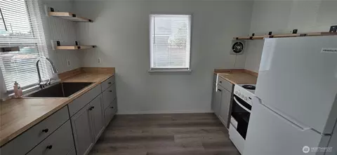 Kitchen - 1512 Rainier Ave, Everett, WA 98201 photo 3 of 3