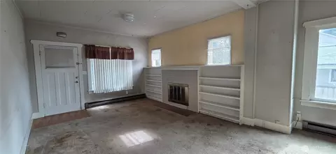 Living - 1512 Rainier Ave, Everett, WA 98201 photo 1 of 2