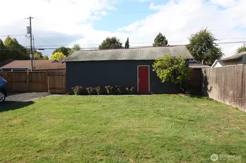 Exterior - 511 16th Ave, Longview, WA 98632 photo 2 of 5