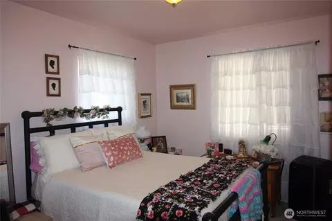 Bedroom - 511 16th Ave, Longview, WA 98632 photo 3 of 5