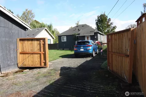 Exterior - 511 16th Ave, Longview, WA 98632 photo 3 of 5