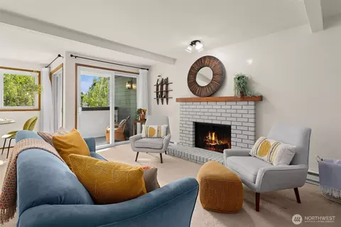3055 80th Ave SE #201, Mercer Island, WA 98040