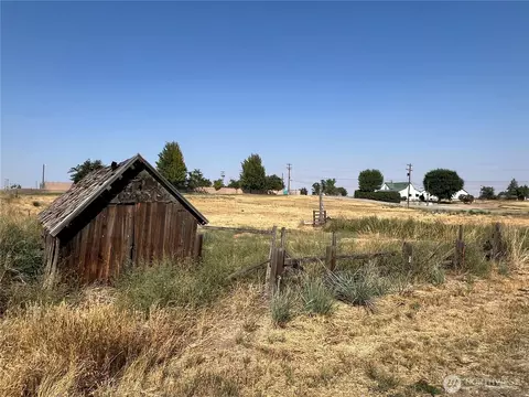 114 E 4th St, Waterville, WA 98858