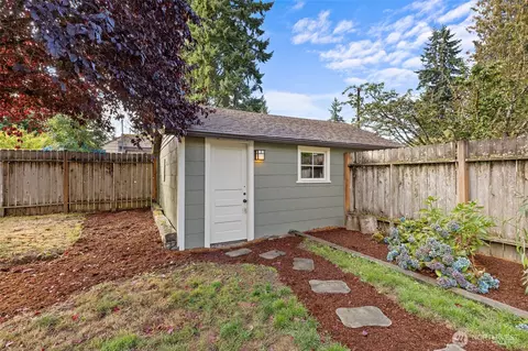 Exterior - 2202 73rd St SE, Everett, WA 98203 photo 4 of 9