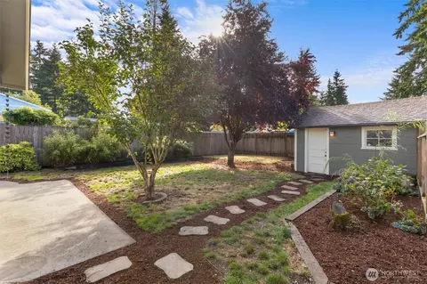 Exterior - 2202 73rd St SE, Everett, WA 98203 photo 6 of 9