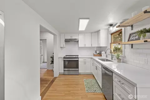 Kitchen - 2202 73rd St SE, Everett, WA 98203 photo 2 of 4