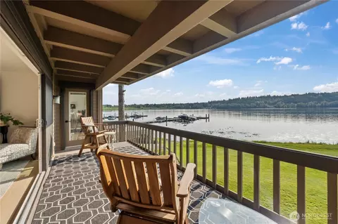 17514 NE 40th Pl #J3, Redmond, WA 98052
