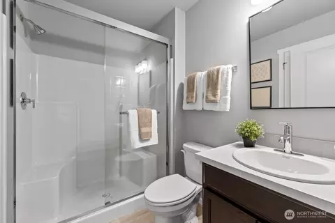 Bath - 7025 Rainier Dr #C, Everett, WA 98203 photo 2 of 5