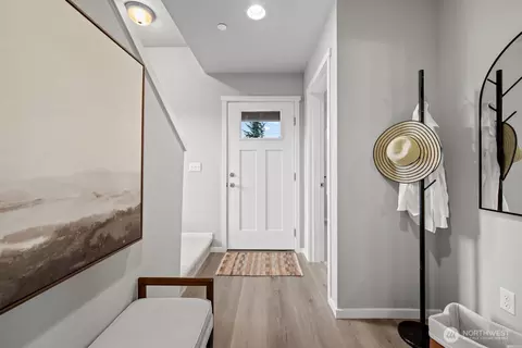Entry Way - 7025 Rainier Dr #C, Everett, WA 98203 photo 1 of 2