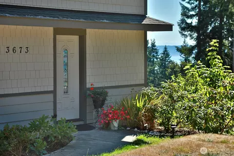 3673 Kingston Ct, Clinton, WA 98236