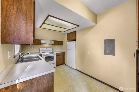 Kitchen - 2118 Hoyt Ave, Everett, WA 98201 photo 3 of 4