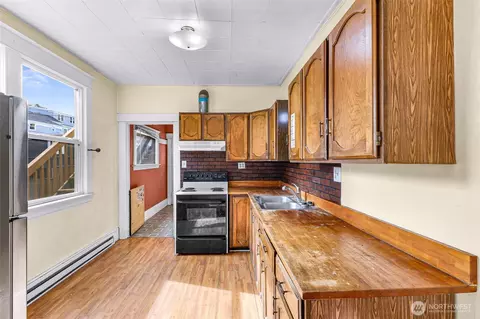 Kitchen - 2118 Hoyt Ave, Everett, WA 98201 photo 2 of 4