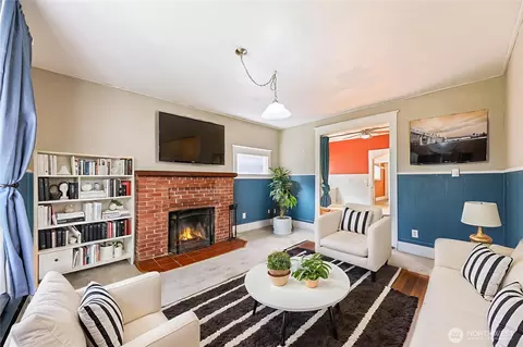 Living - 2118 Hoyt Ave, Everett, WA 98201 photo 1 of 8