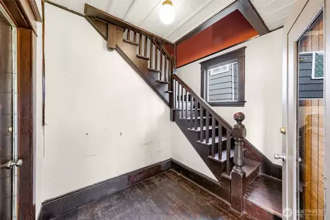 Entry Way - 2118 Hoyt Ave, Everett, WA 98201 photo 1 of 3