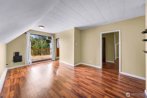 Living - 2118 Hoyt Ave, Everett, WA 98201 photo 7 of 8