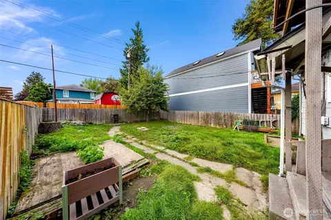 Exterior - 2118 Hoyt Ave, Everett, WA 98201 photo 5 of 6