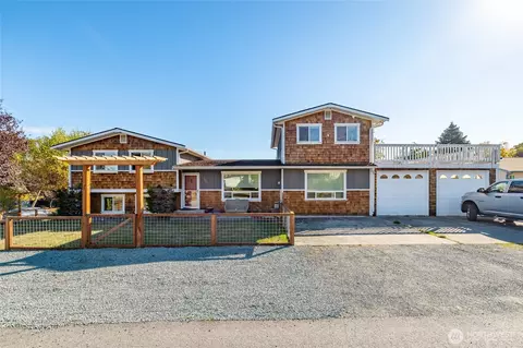 1607 B Ave, Anacortes, WA 98221