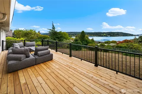 5817 NE 181st St, Kenmore, WA 98028