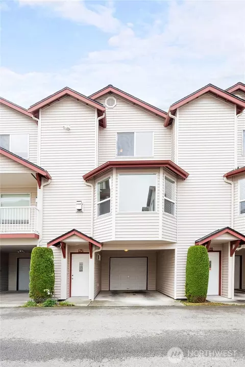 8823 Holly Dr #512, Everett, WA 98208