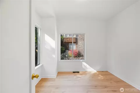 2614 E Spring St, Seattle, WA 98122 photo 10