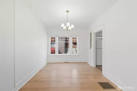 2614 E Spring St, Seattle, WA 98122 photo 9