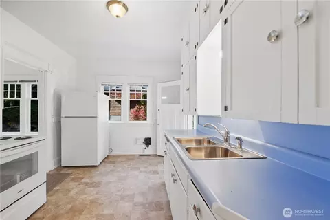 2614 E Spring St, Seattle, WA 98122 photo 18