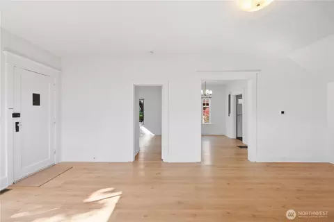 2614 E Spring St, Seattle, WA 98122 photo 8