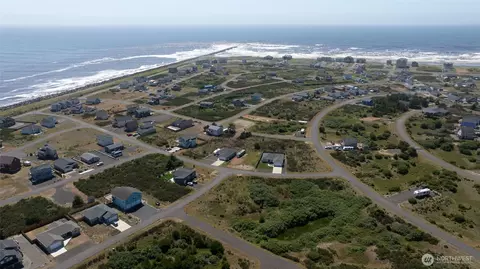 1433 Kailua Ct, Ocean Shores, WA 98569
