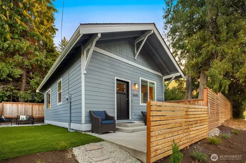 13005 NE 73rd St #2, Kirkland, WA 98033