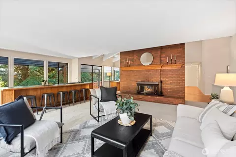 Living - 21907 3rd Ave SE, Bothell, WA 98021 photo 1 of 2