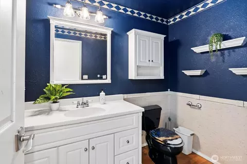 Bath - 21907 3rd Ave SE, Bothell, WA 98021 photo 1 of 5