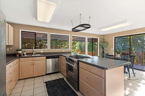 Kitchen - 21907 3rd Ave SE, Bothell, WA 98021 photo 1 of 5