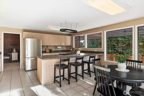 Kitchen - 21907 3rd Ave SE, Bothell, WA 98021 photo 4 of 5