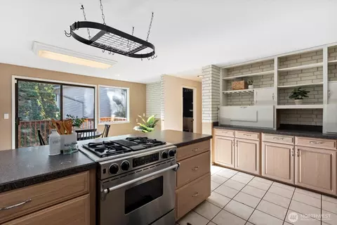Kitchen - 21907 3rd Ave SE, Bothell, WA 98021 photo 3 of 5