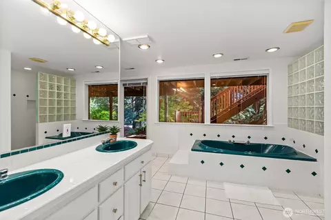 Bath - 21907 3rd Ave SE, Bothell, WA 98021 photo 4 of 5