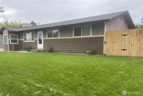 1213 12th St, Benton City, WA 99320