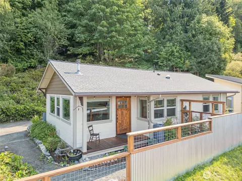 1136 E 7th St, Port Angeles, WA 98362