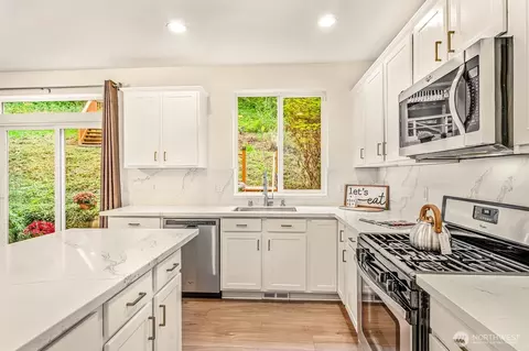 Kitchen - 9213 Odin Way, Bothell, WA 98011 photo 3 of 5