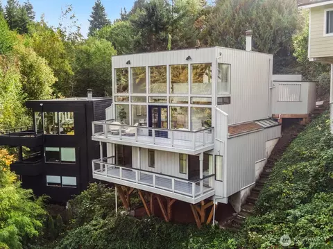 1932 NW 98th St, Seattle, WA 98117