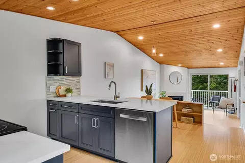 9484 Redmond-woodinville Rd NE #C-305, Redmond, WA 98052