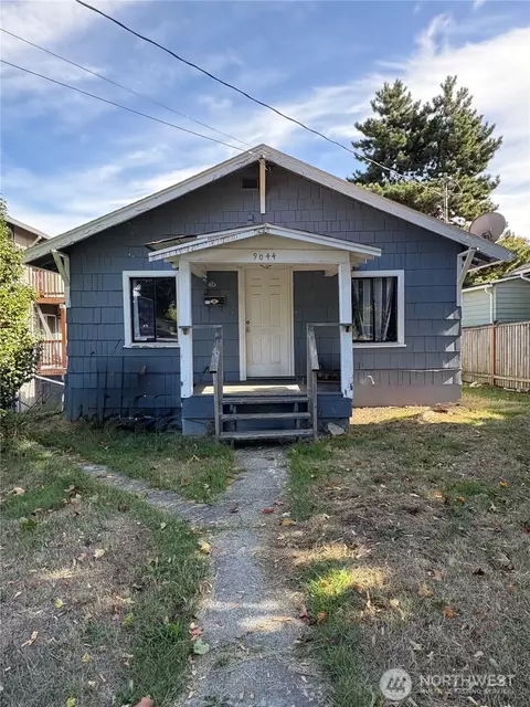 9044 9th Ave SW, Seattle, WA 98106