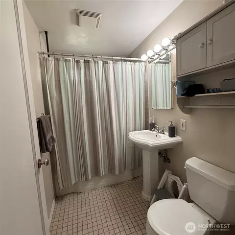 Bath - 1405 Francis Ave, Walla Walla, WA 99362 photo 1 of 1