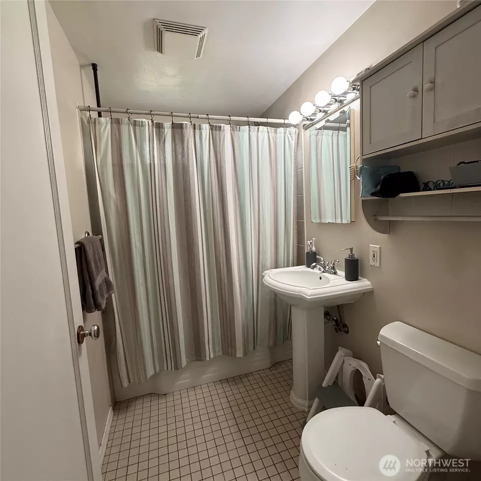 Bath - 1405 Francis Ave, Walla Walla, WA 99362 photo 1 of 1
