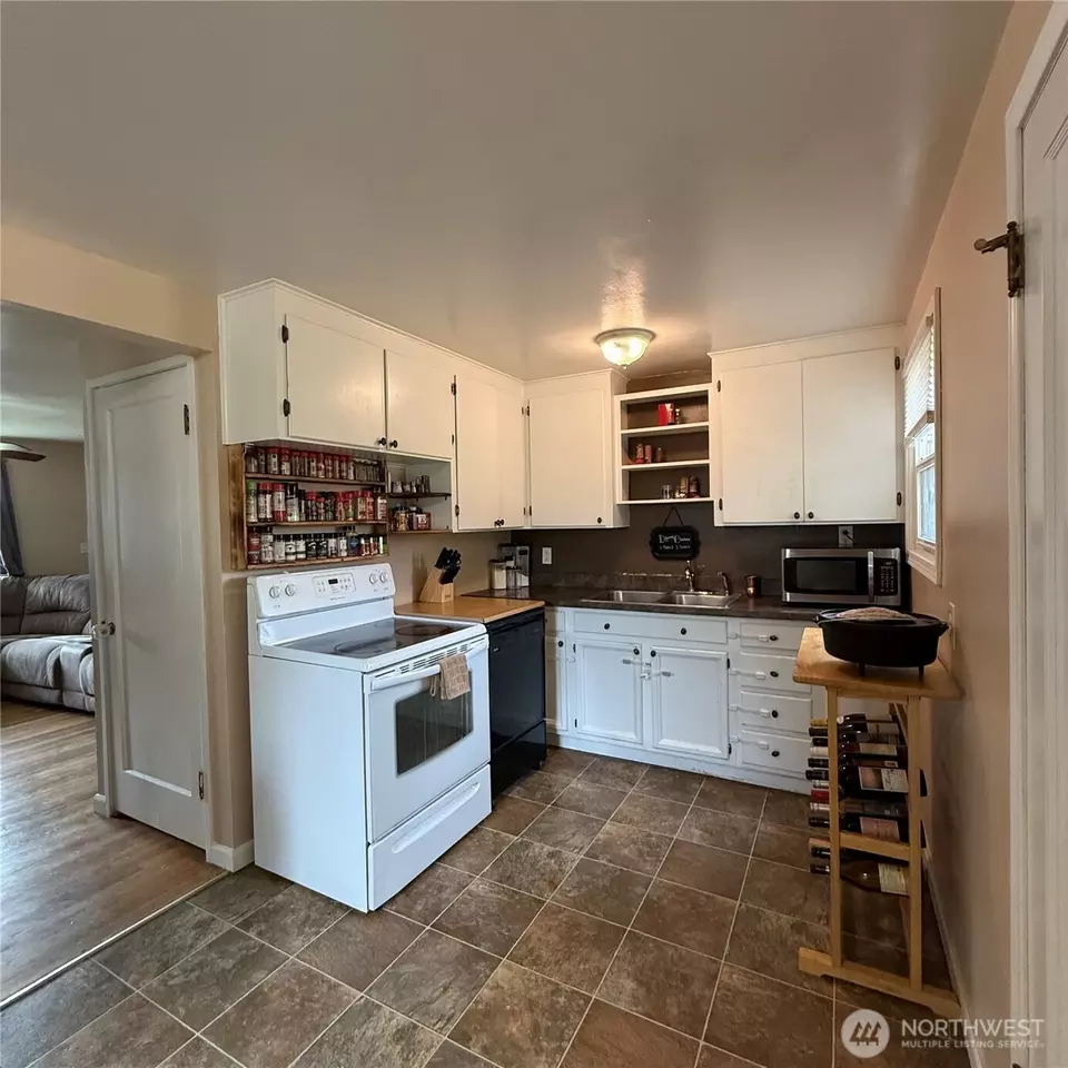 Kitchen - 1405 Francis Ave, Walla Walla, WA 99362 photo 1 of 4