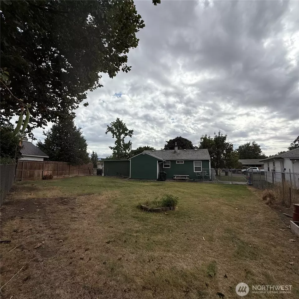 Exterior - 1405 Francis Ave, Walla Walla, WA 99362 photo 4 of 4
