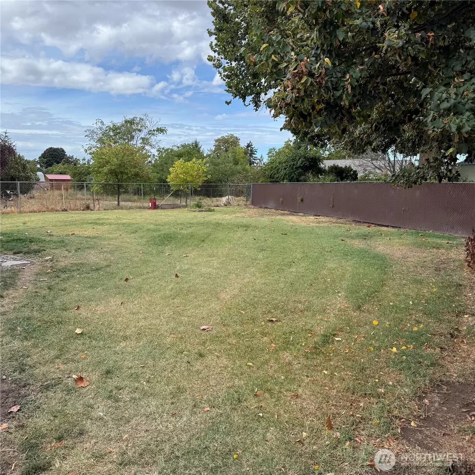 Exterior - 1405 Francis Ave, Walla Walla, WA 99362 photo 2 of 4