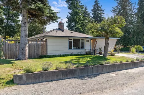 7530 Olympus Dr W, University Place, WA 98466