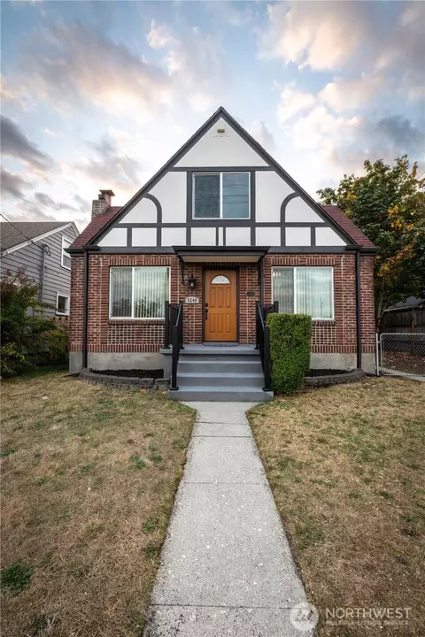 6240 S Warner St, Tacoma, WA 98409